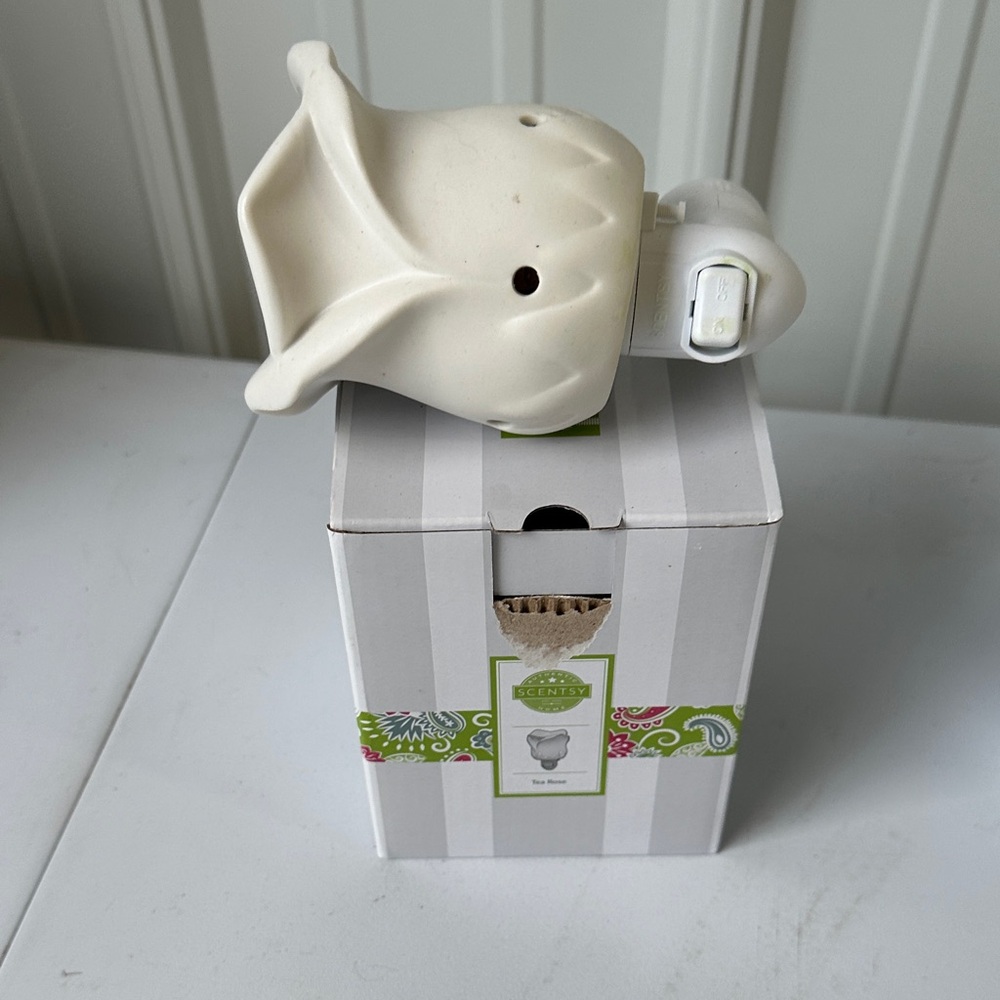 Cream Ceramic Wall Plug-In Night Light
